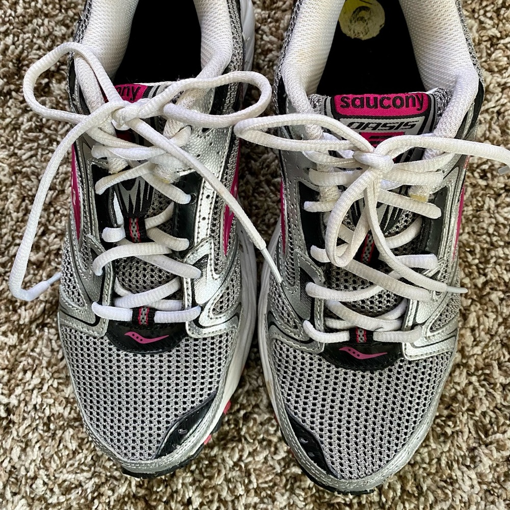 Saucony gray and pink athletic shoe, In size 9